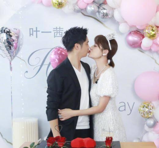 14岁她插足老师家庭,32岁她成了王妃,42岁晋升最美王后